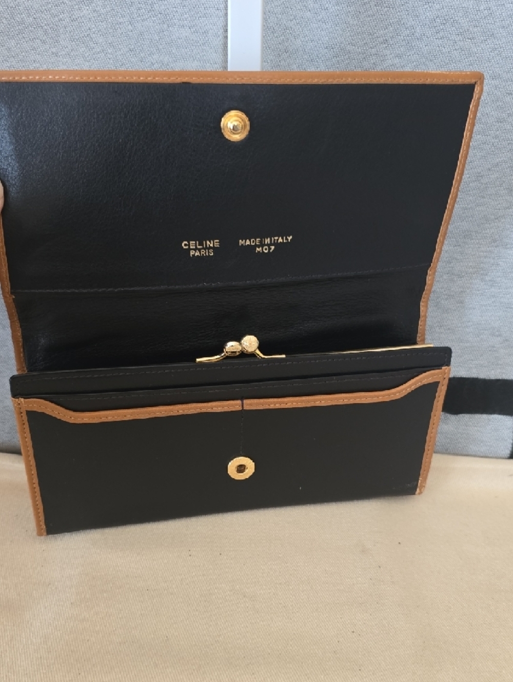 Celine Black Tan Leather Kisslock Long Wallet - Picture 6 of 8